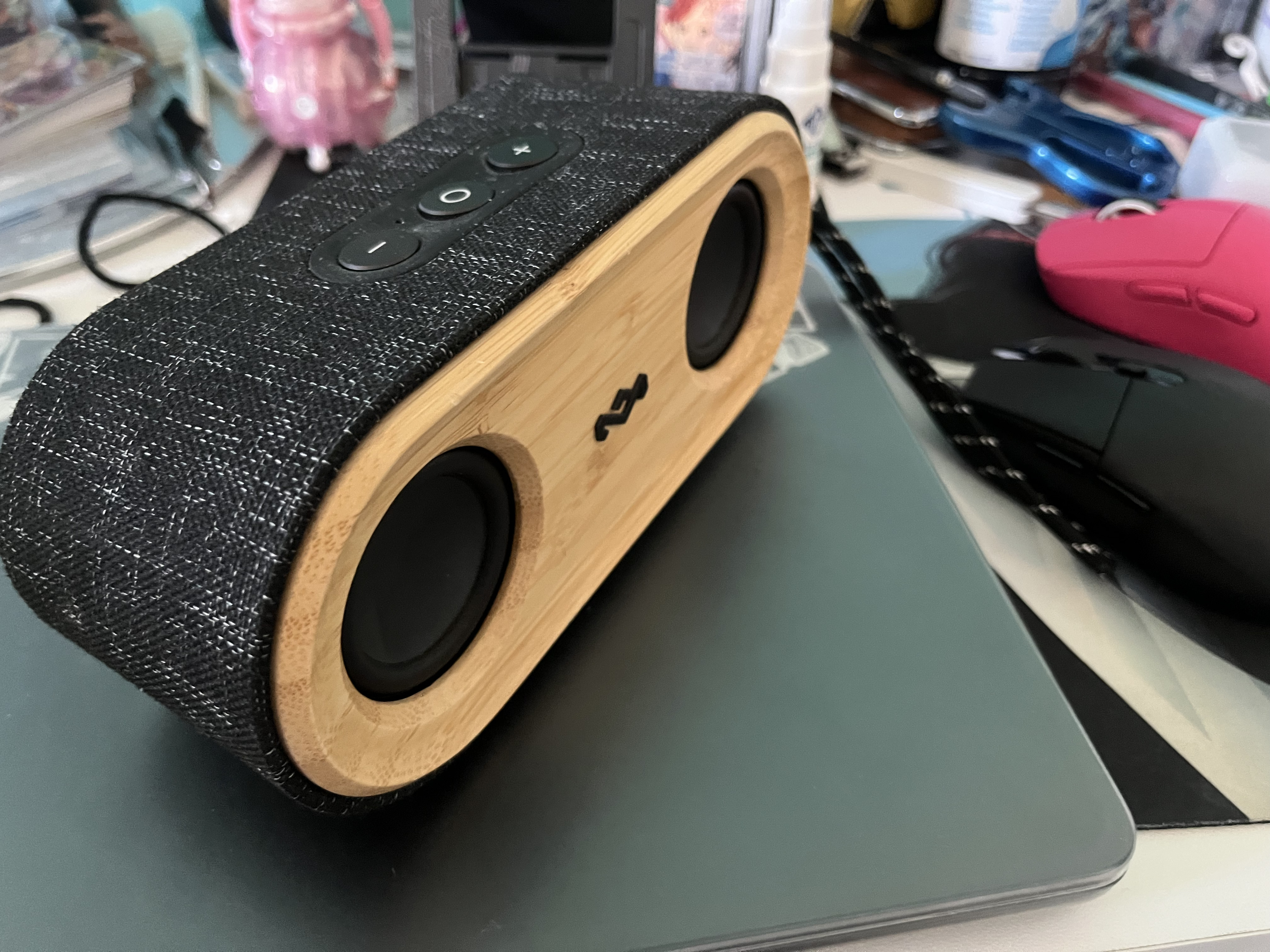 Display of the physical components of the soundbar