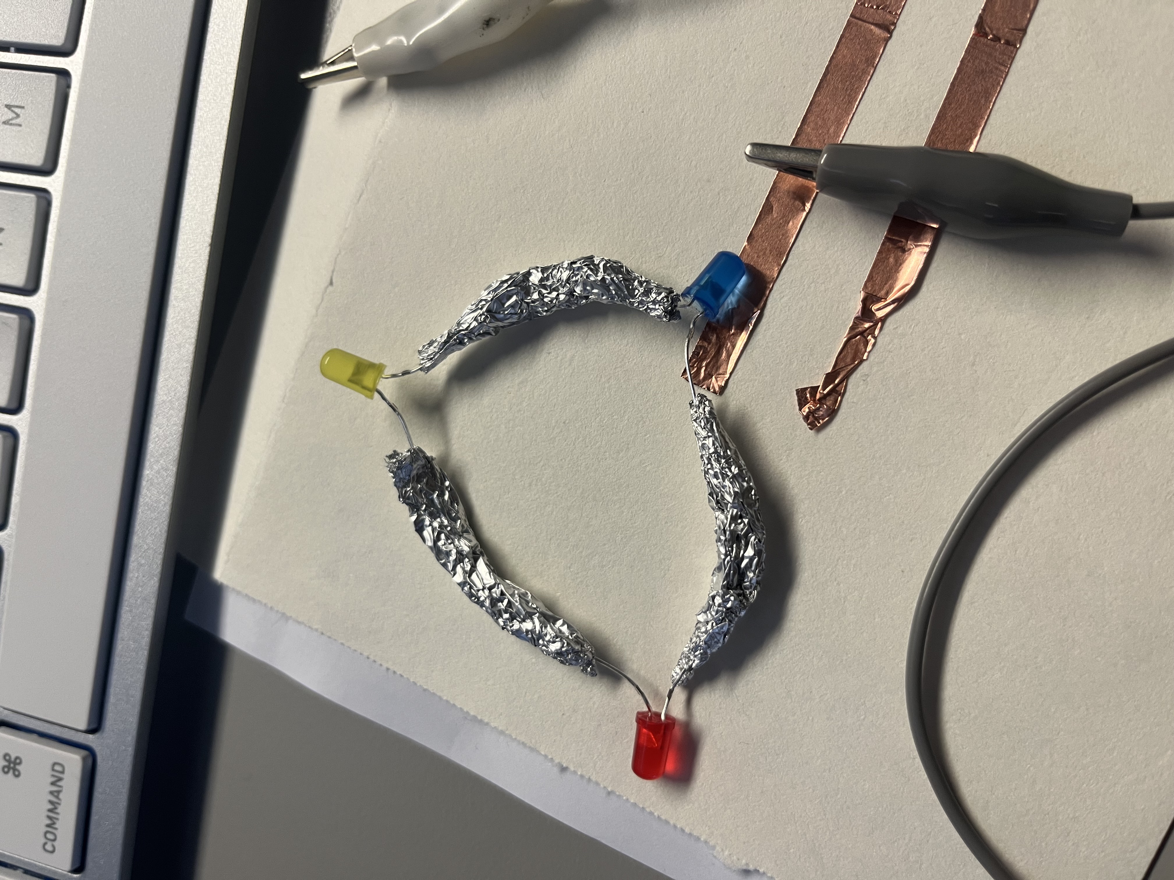 Examining the structural layout of aluminum foil connections across three bulbs.